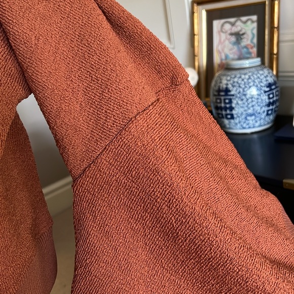 Zara Sweatshirt - Picture 2 of 6